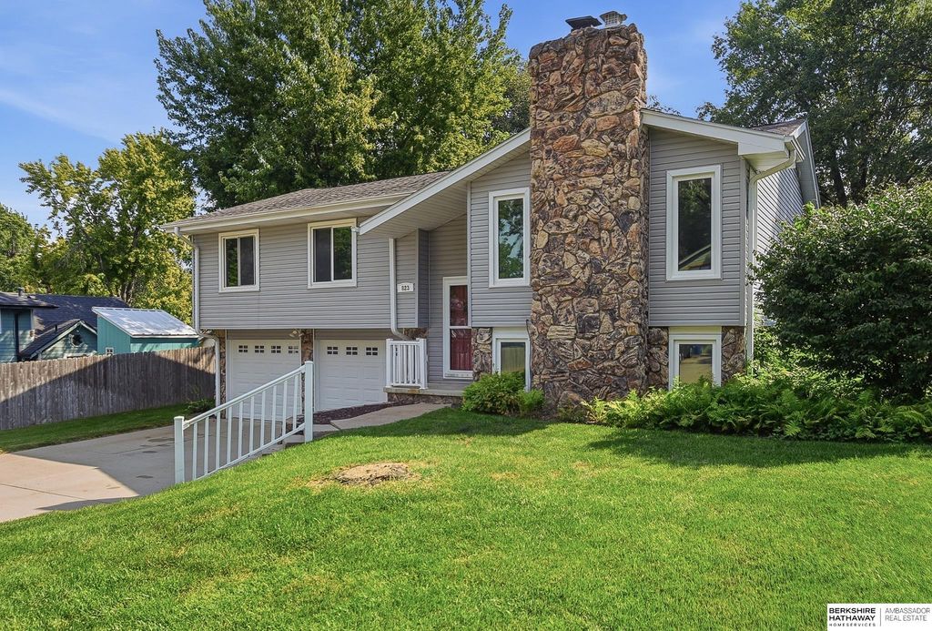 823 Tara Road, Papillion