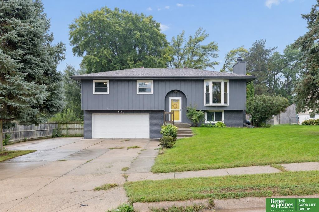 1329 S 162nd Avenue, Omaha
