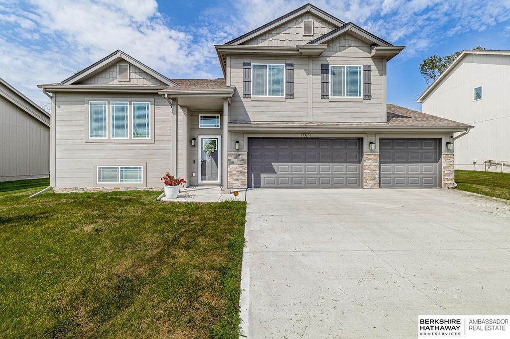 5314 Sheridan Road, Papillion