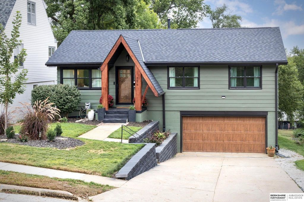4676 Oak Street, Omaha