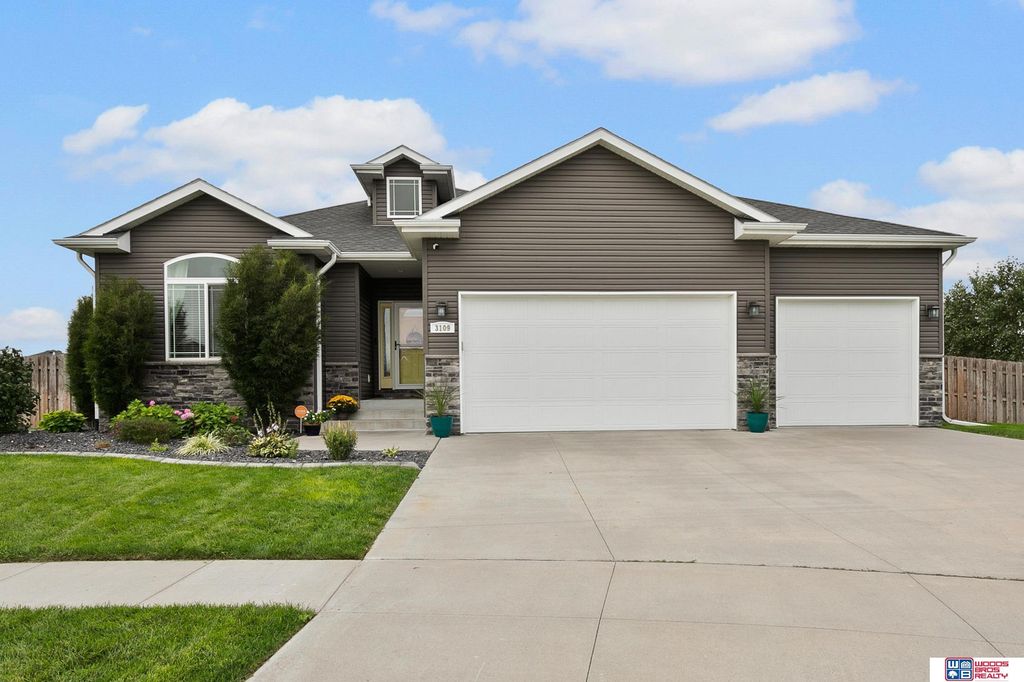 3109 N 93rd Court, Lincoln