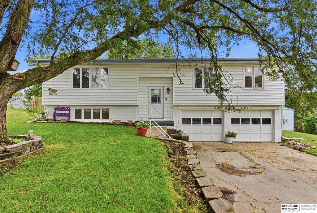 13911 Lisa Circle, Omaha