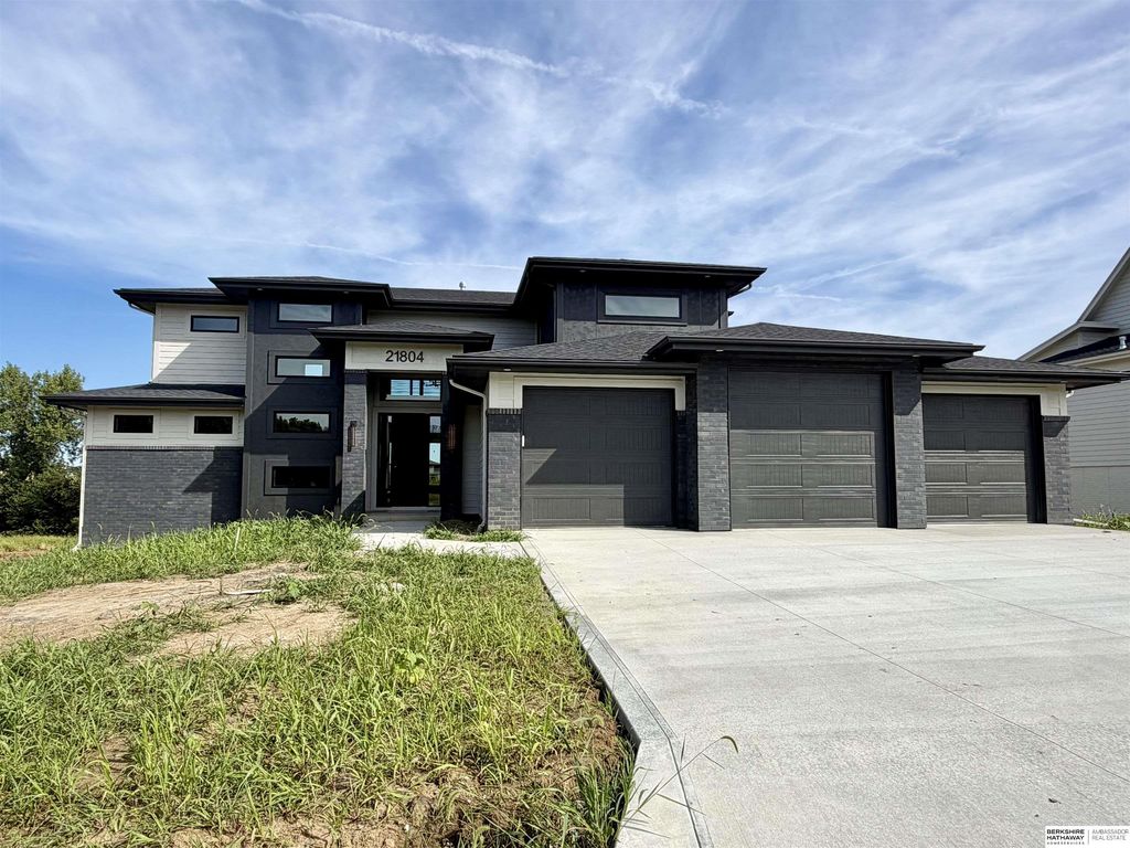 21804 Hackberry Drive, Gretna