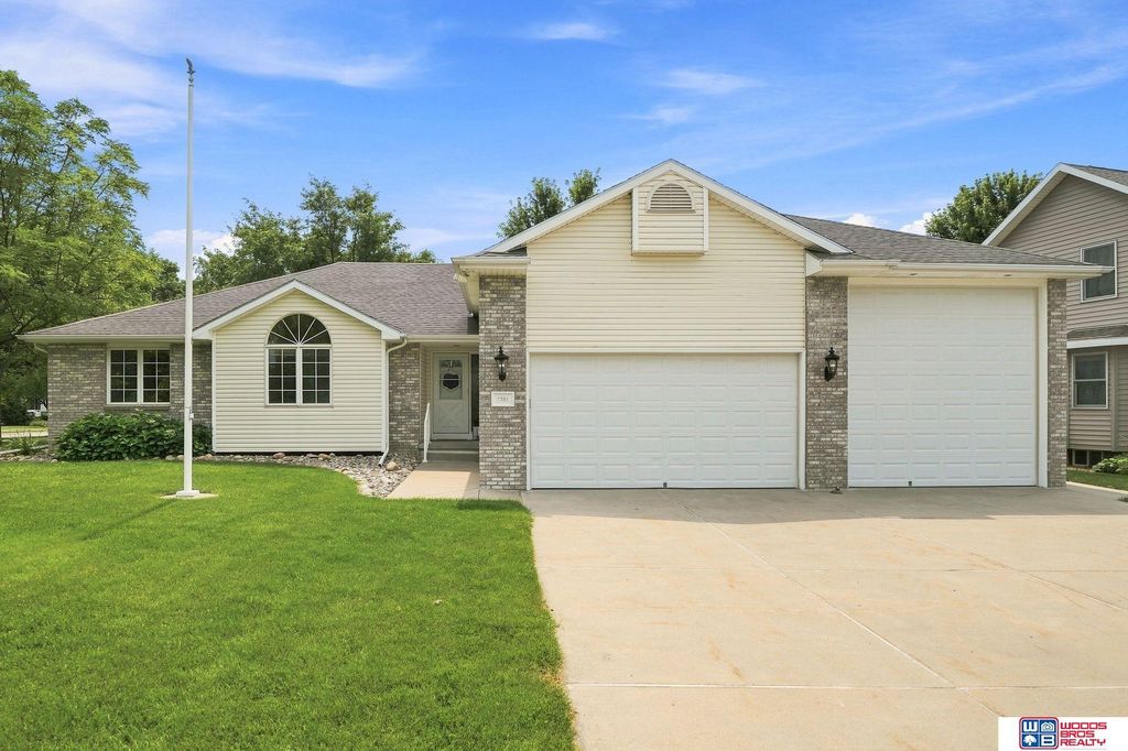 7761 Lowell Avenue, Lincoln