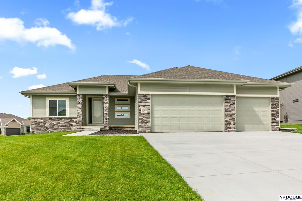 12630 Schirra Street, Papillion