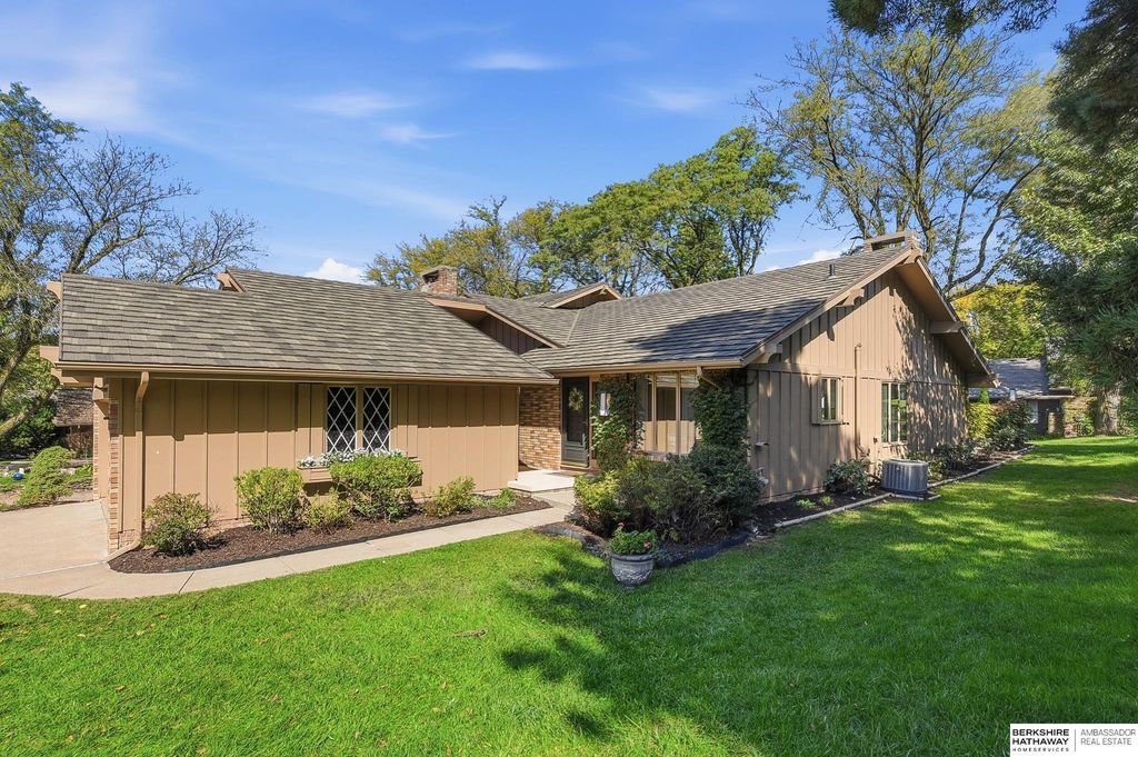 10262 Fieldcrest Drive, Omaha