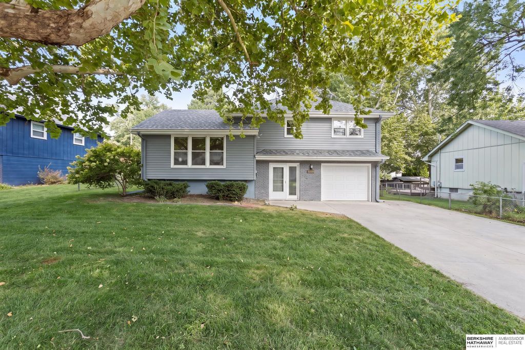 7405 S 89th Street, La Vista