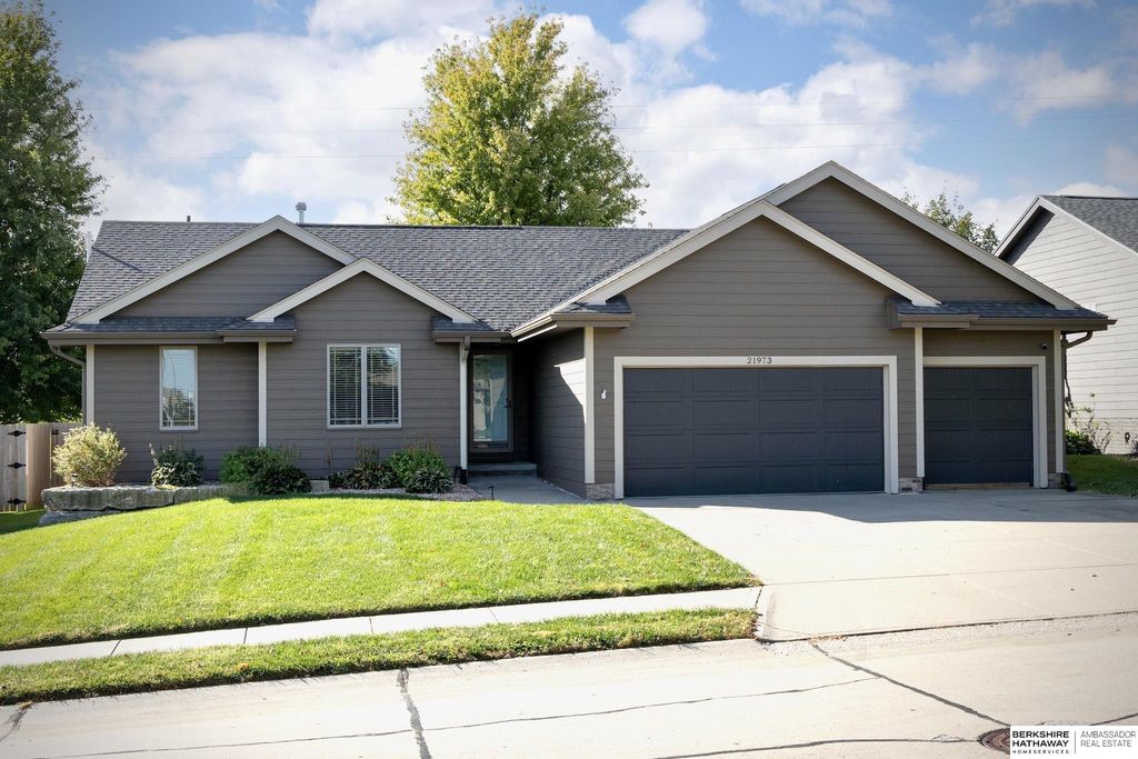 21973 Hilltop Avenue, Gretna