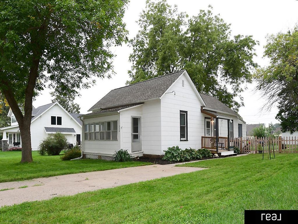 536 Grandview Avenue, Gretna