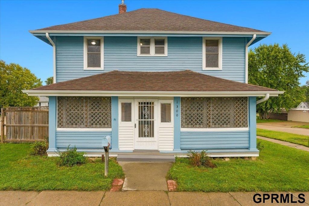 1300 Harlan Street, Falls City