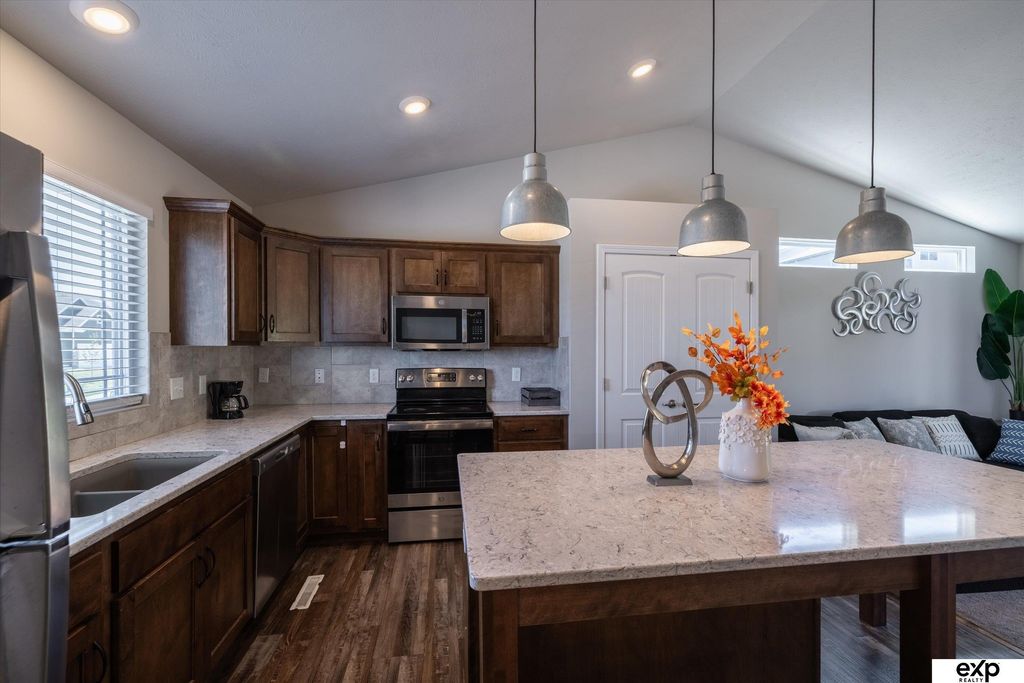 7752 N 108th Street, Omaha
