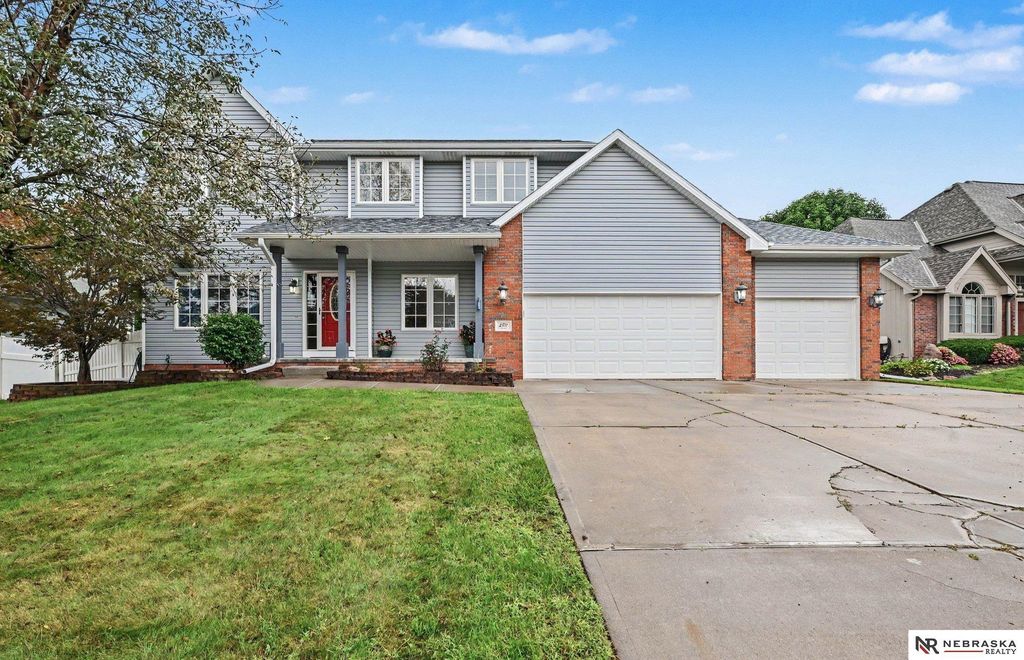 2811 Leigh Lane, Papillion