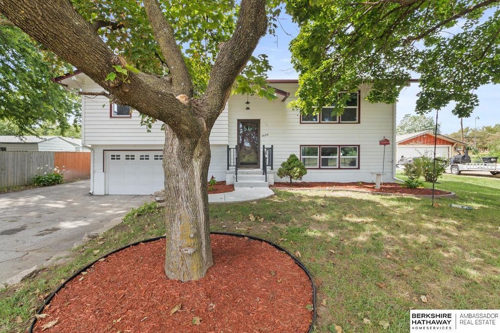 4608 N 90th Street, Omaha
