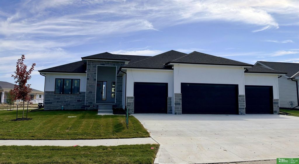 12355 Lake Vista Drive, Papillion