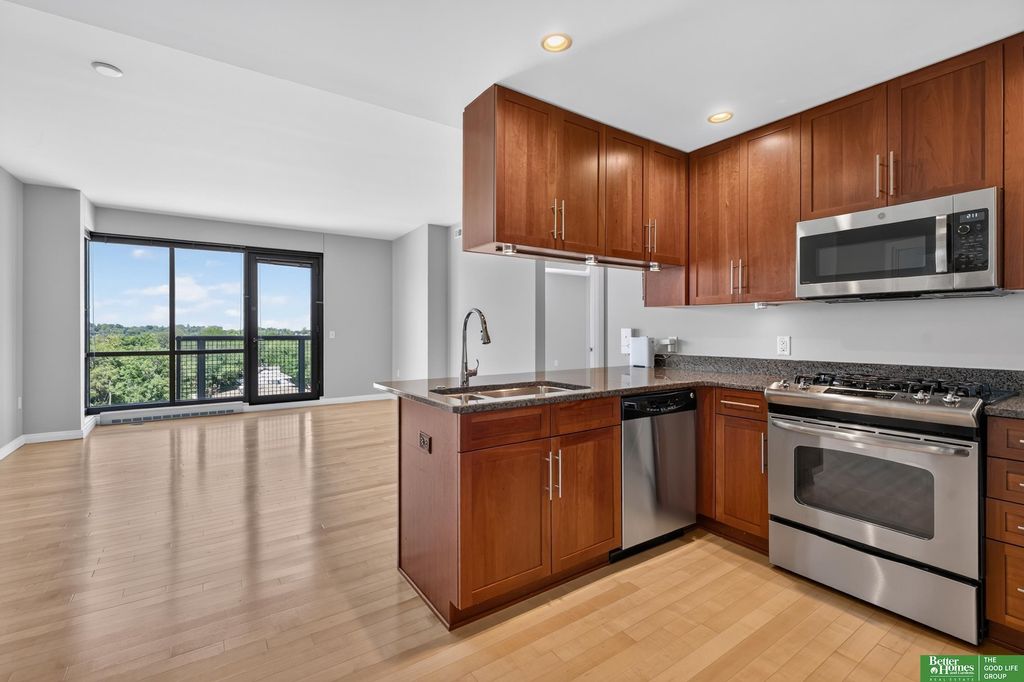 3201 Dodge Court, Unit 5607, Omaha