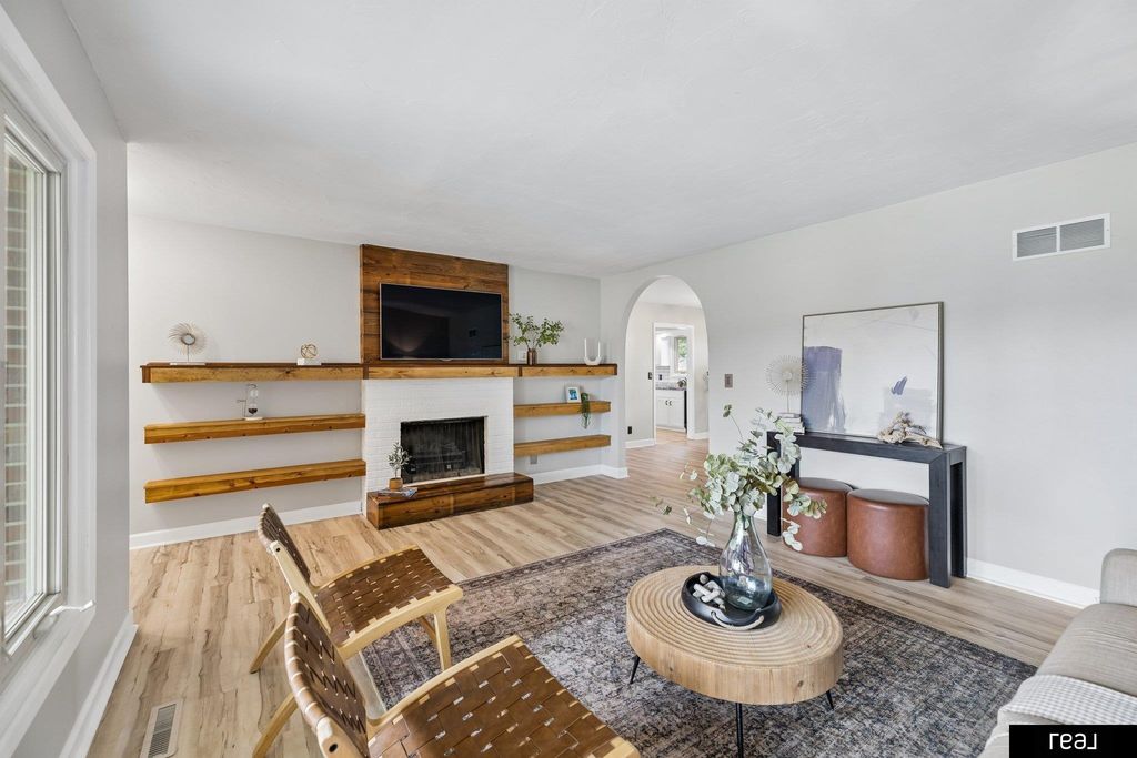 2041 N 77th Street, Lincoln