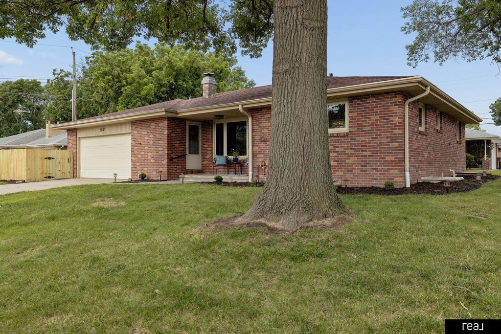 2041 N 77th Street, Lincoln