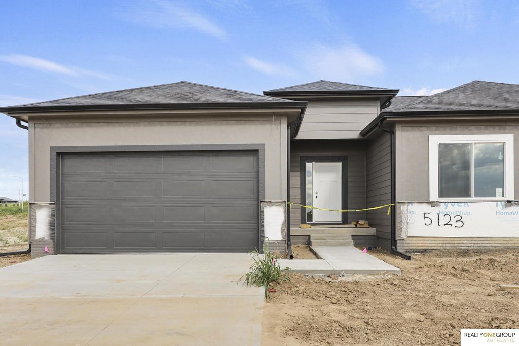 5123 N 213th Street, Elkhorn