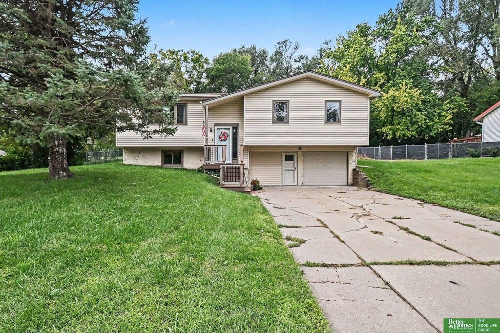 7830 Raven Oaks Drive, Omaha