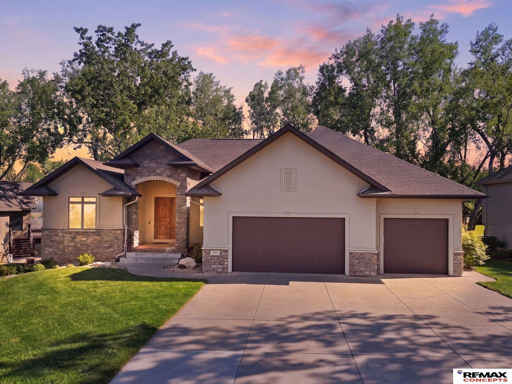 1340 W Ridge Way, Ashland