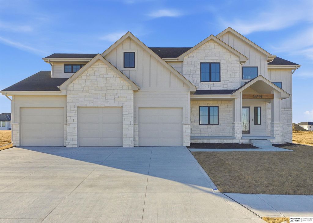 4516 N 213th Street, Elkhorn