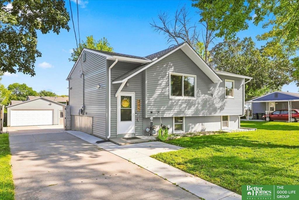 205 Greenhaven Road, Council Bluffs