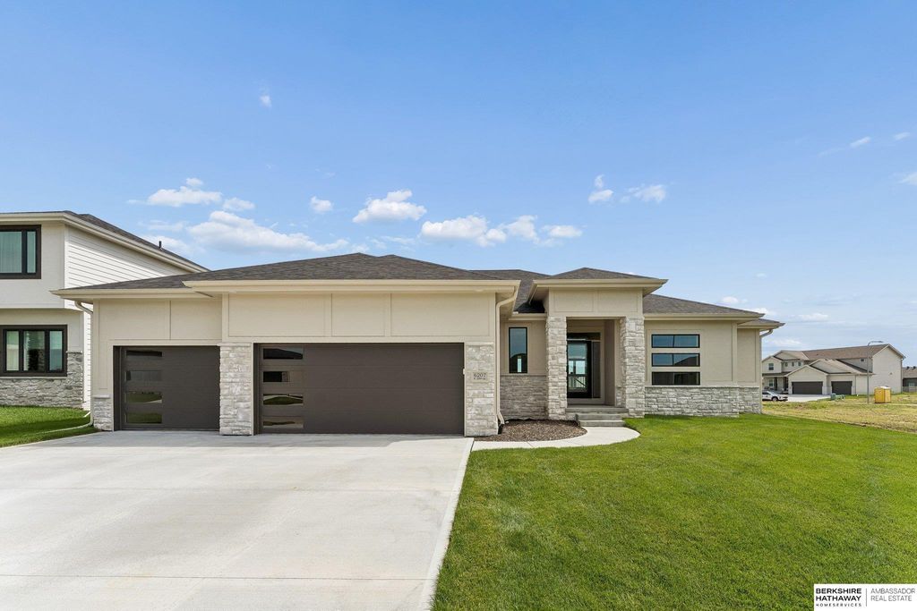 6207 N 209th Street, Elkhorn