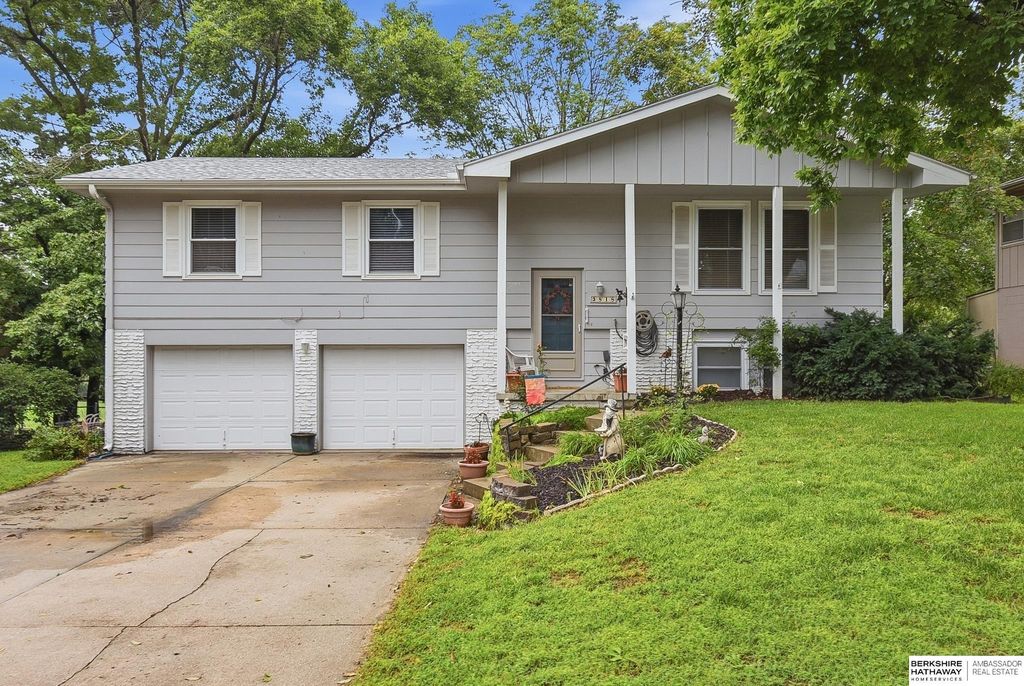 3818 N 95th Street, Omaha