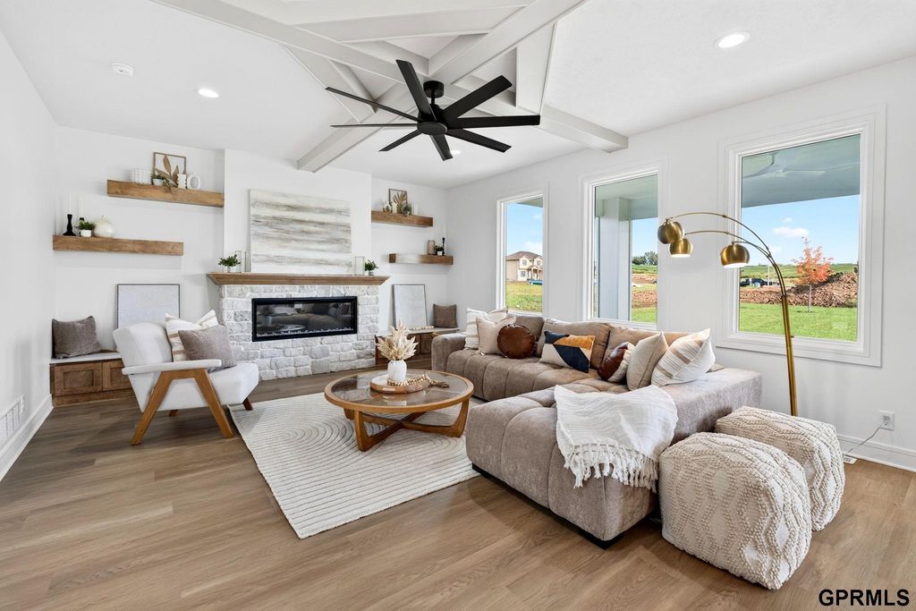 18316 Acorn Drive, Gretna