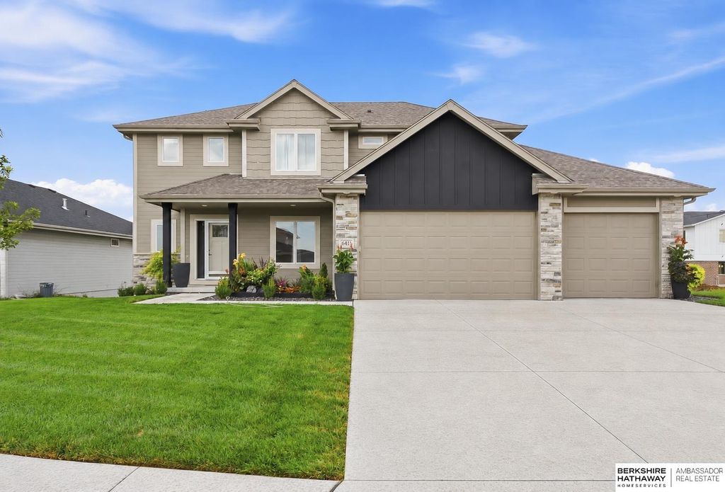 6411 S 207th Avenue Circle, Elkhorn