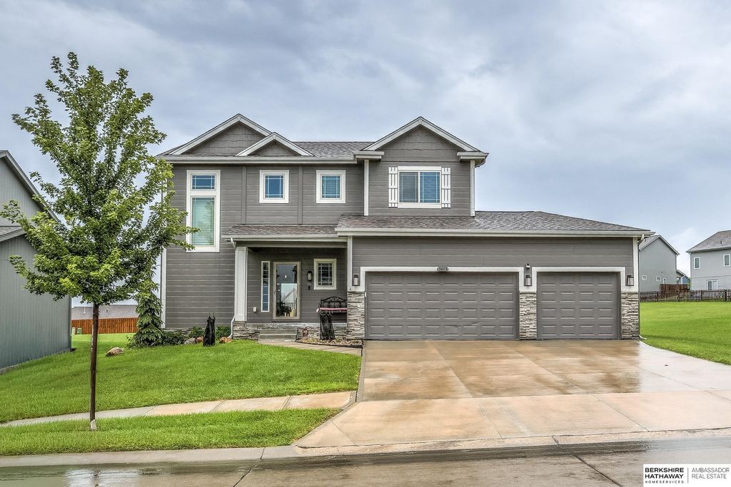 9403 S 176 Avenue, Omaha
