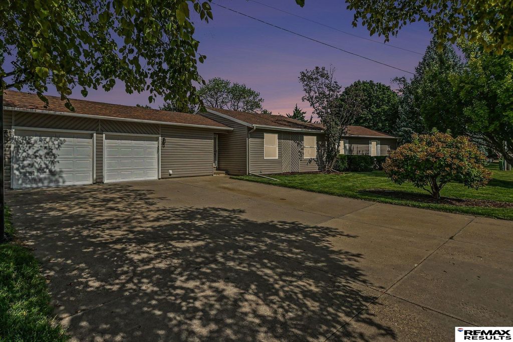 2506 Ponca Point, Plattsmouth