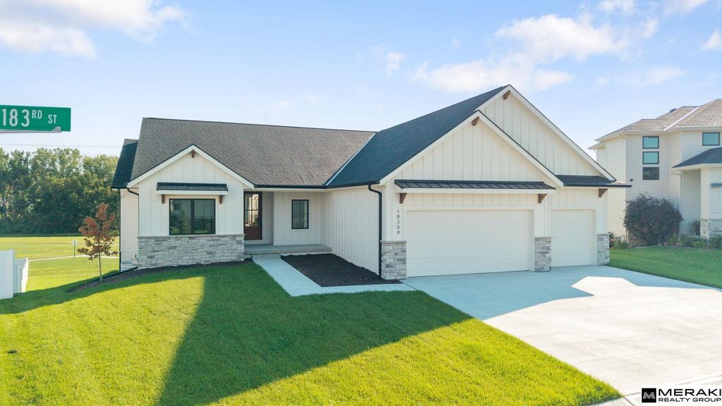 18304 Blackwalnut Street, Omaha