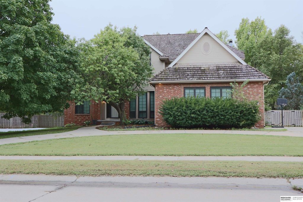 16623 Howard Circle, Omaha