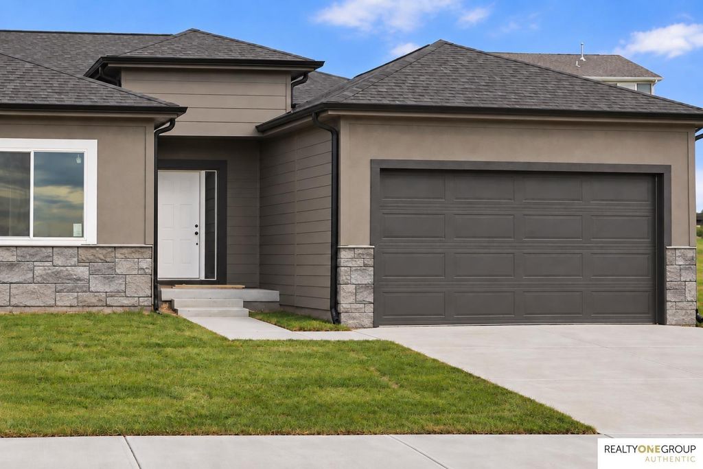5119 N 213th Street, Elkhorn