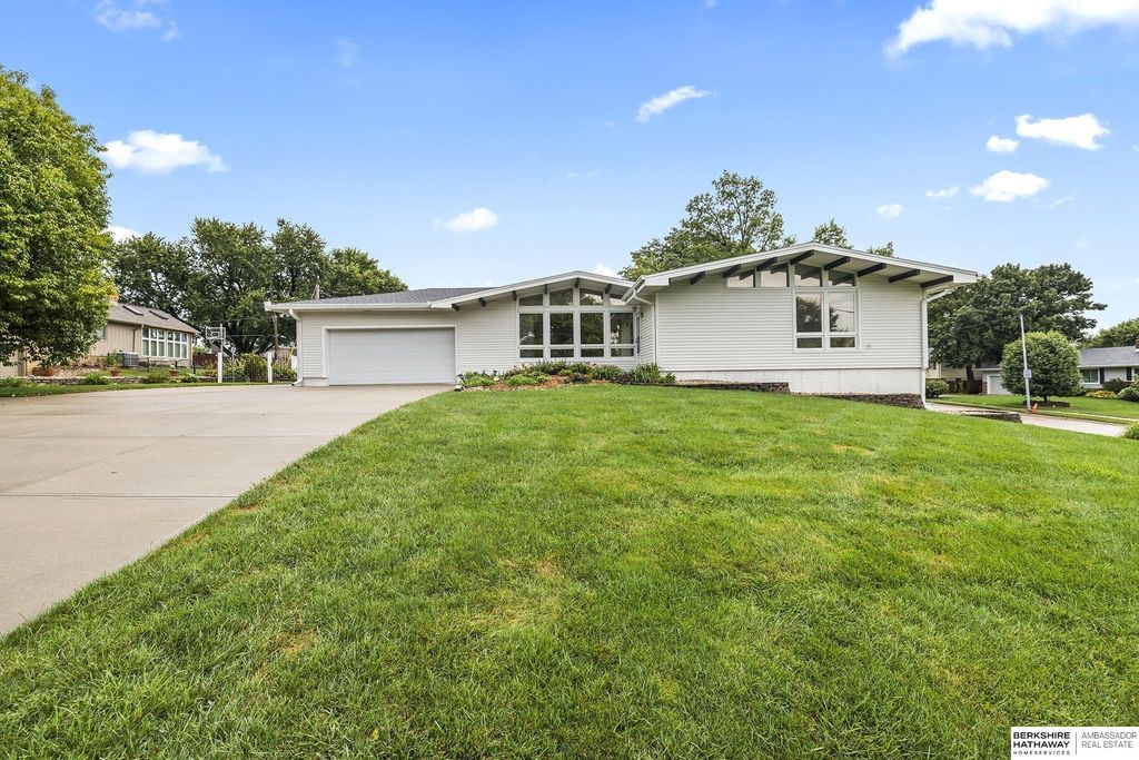 2425 S 114th Street, Omaha