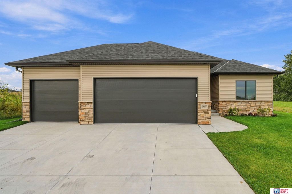 9229 S 80th Street, Lincoln