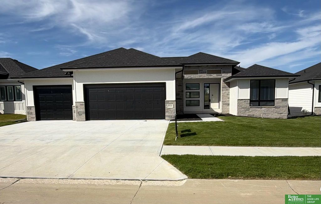 5826 N 213 Avenue, Elkhorn