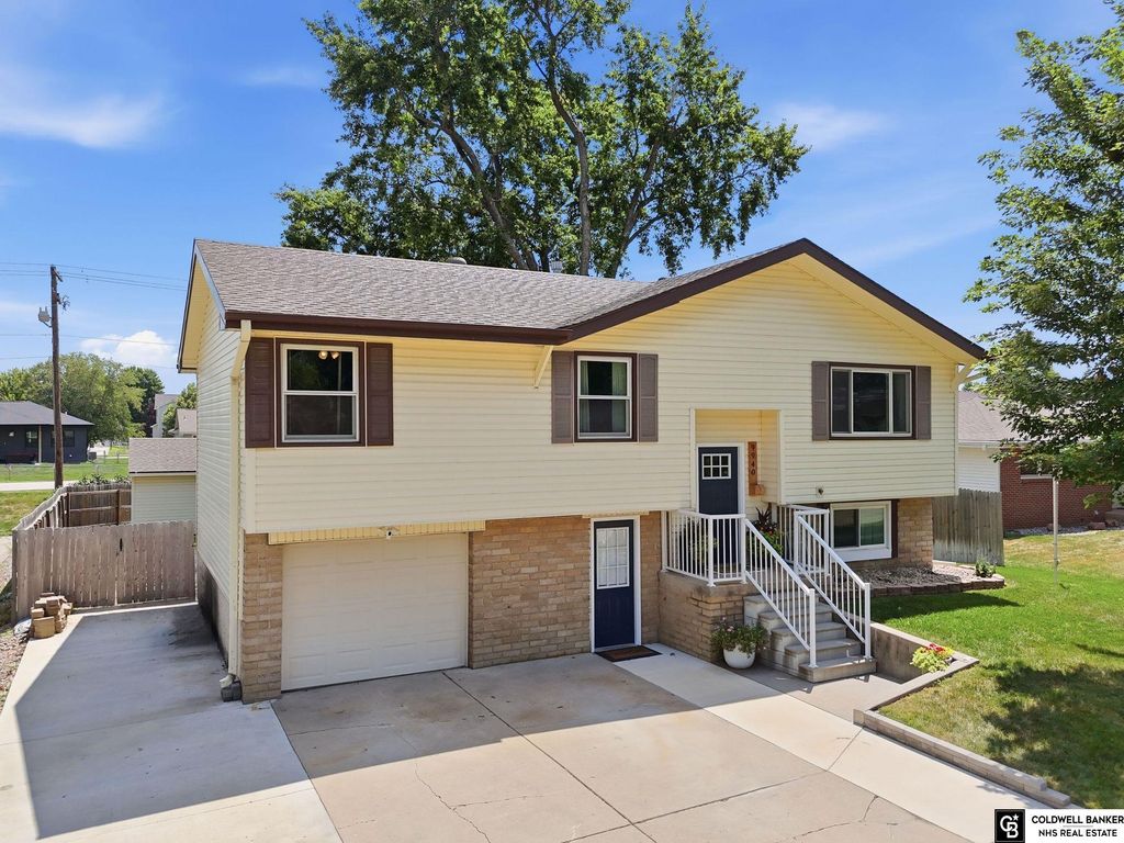 9940 N 147th Street, Waverly