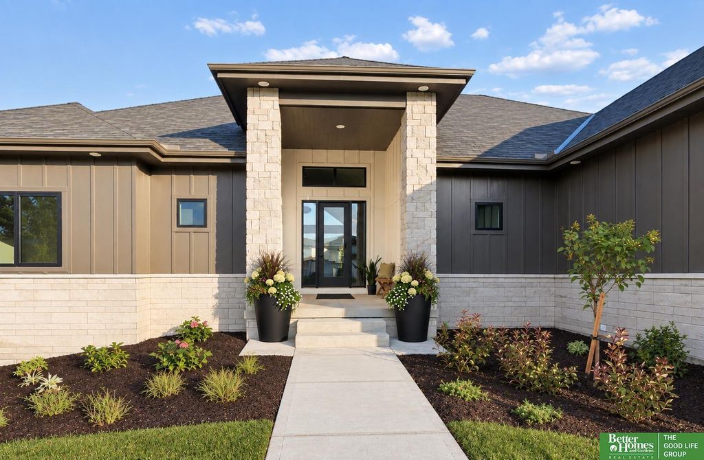 3538 S 210th Avenue, Elkhorn