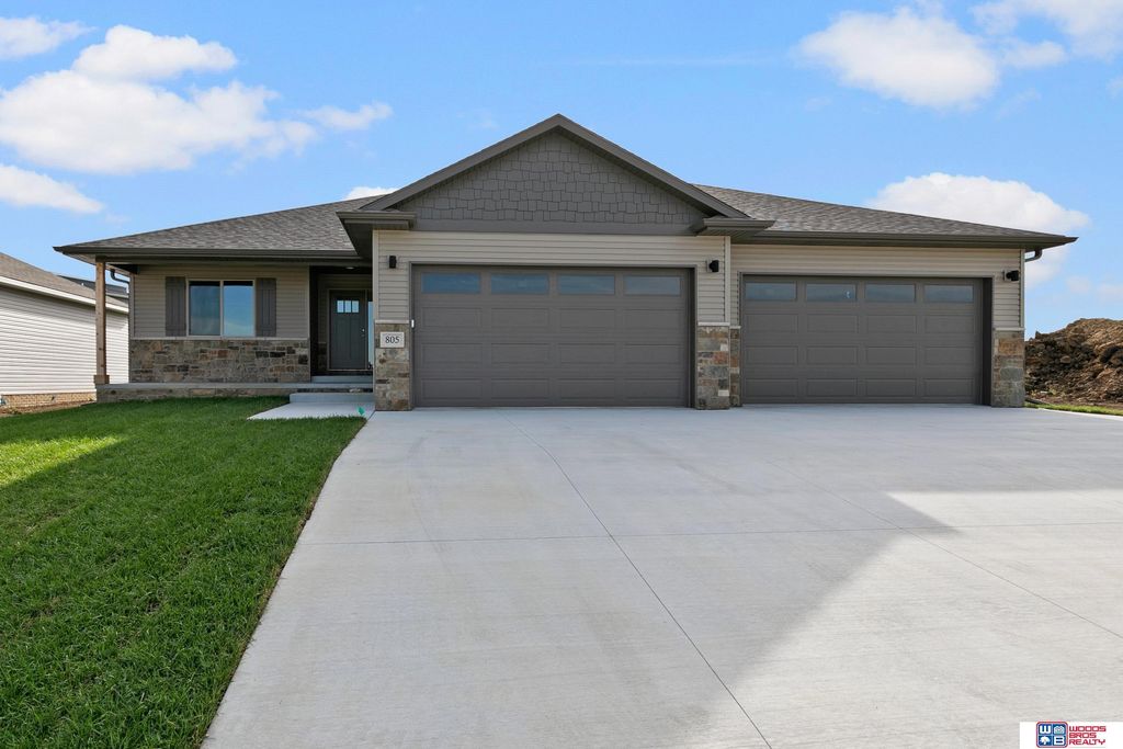 805 Regiment Road, Lincoln