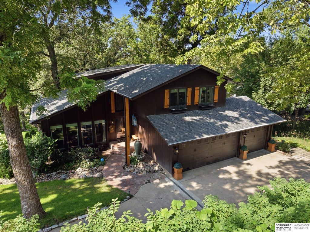 21823 Hillandale Road, Omaha