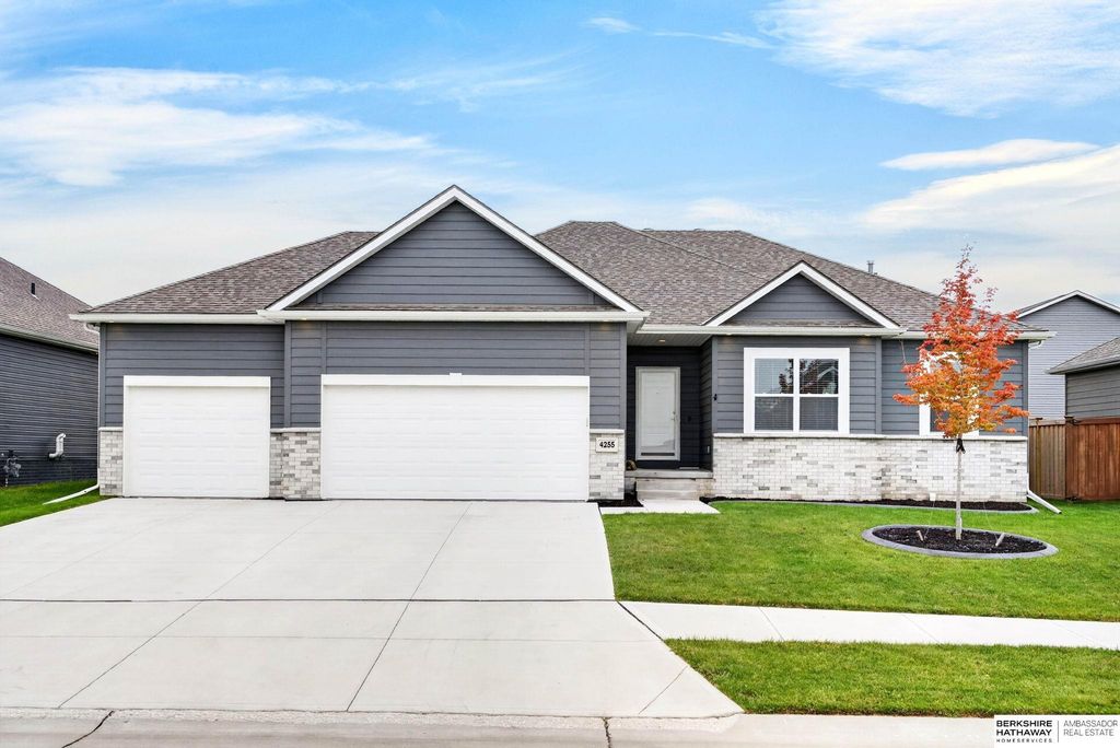 4255 Pinehill Road, Bellevue