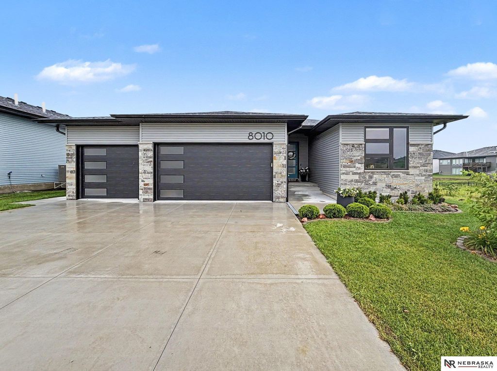 8010 Patrick Avenue, Lincoln