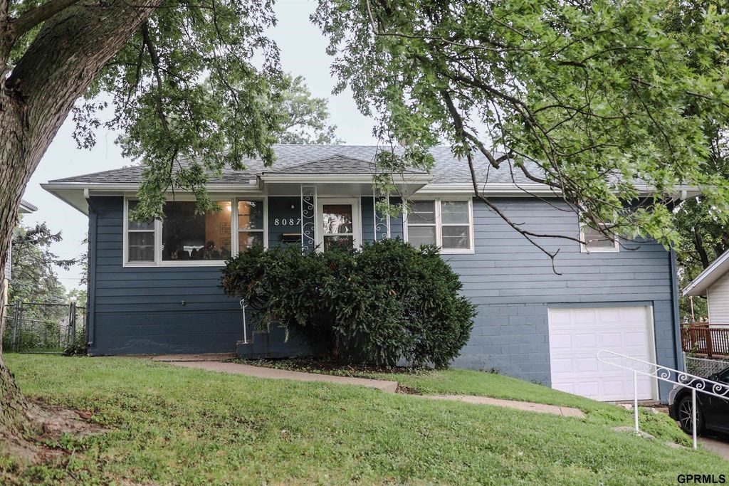 8087 Castelar Street, Omaha