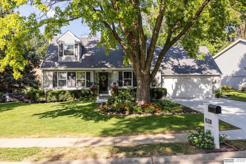 15338 Davenport Circle, Omaha
