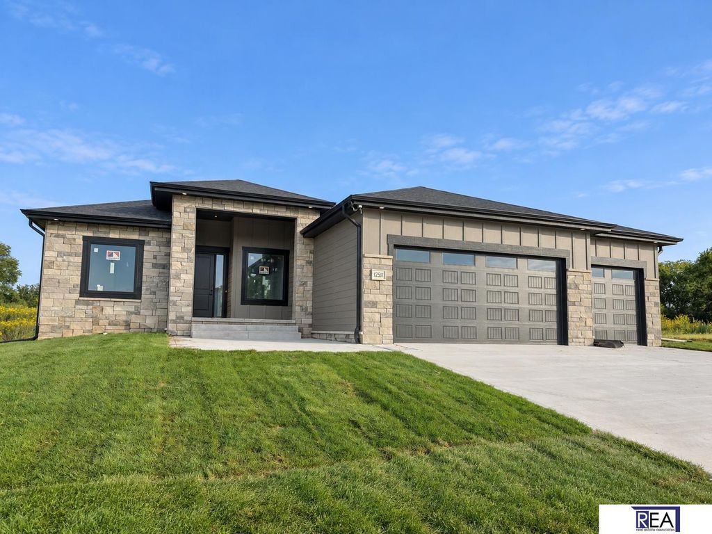 12511 S 87 Avenue, Papillion