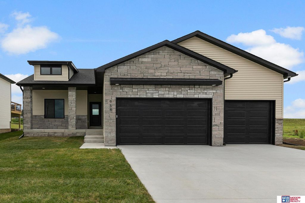 954 W El Alameda Street, Lincoln