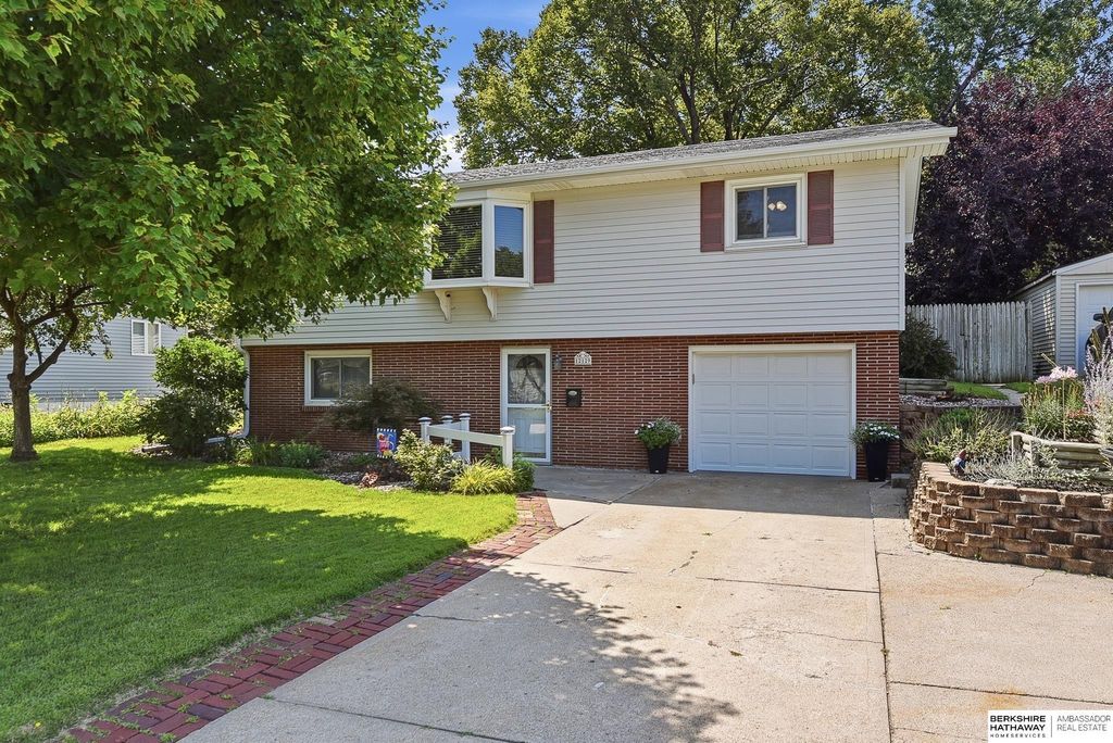 12129 N Street, Omaha