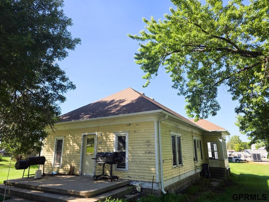 220 W Spruce Street, Rising City